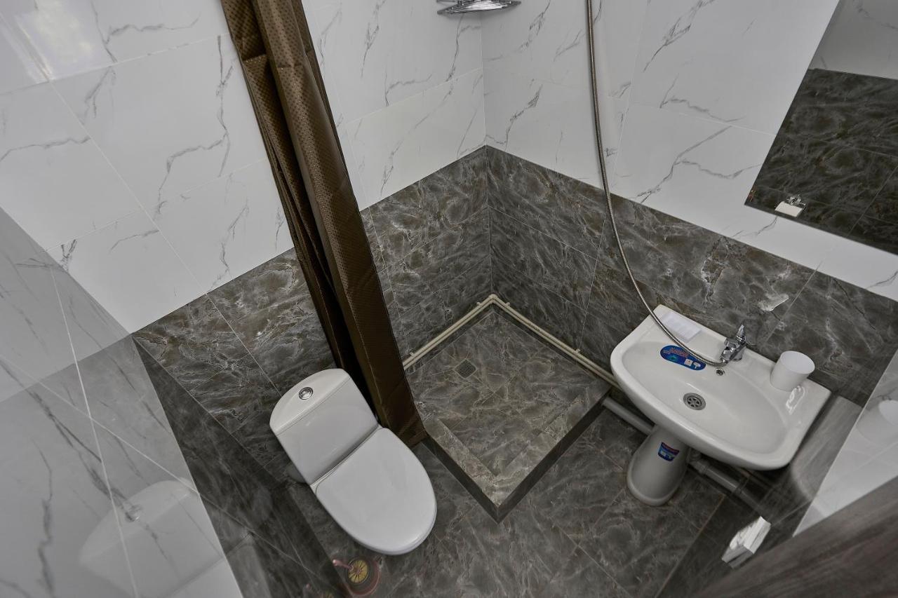 Апарт 33 Aparthotel Alma-Ata Buitenkant foto