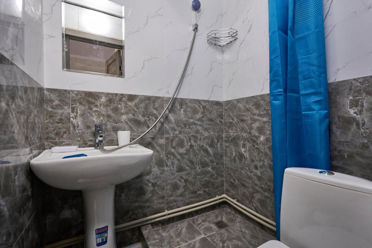 Апарт 33 Aparthotel Alma-Ata Buitenkant foto